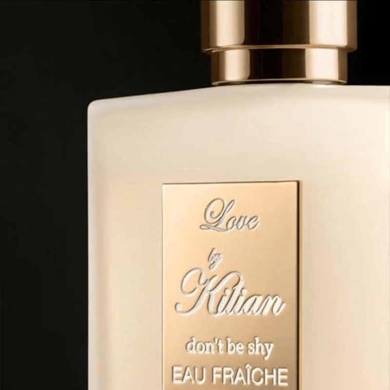 KILIAN Don't Be Shy Eau Fraiche được thiết kế tinh tế với tông màu trắng ngọc ngà, thanh lịch và nhẹ nhàng, thể hiện sự tinh khôi và tươi mới